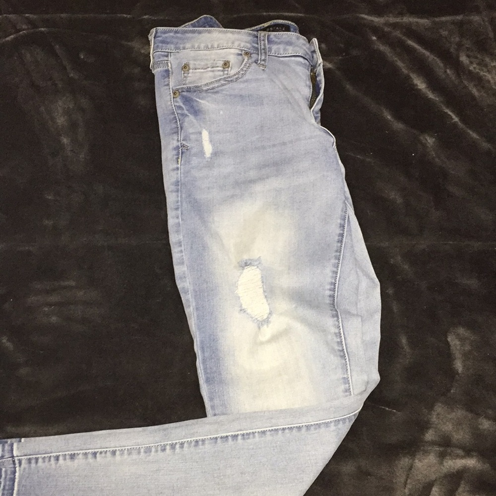 AÉROPOSTALE light wash jeans